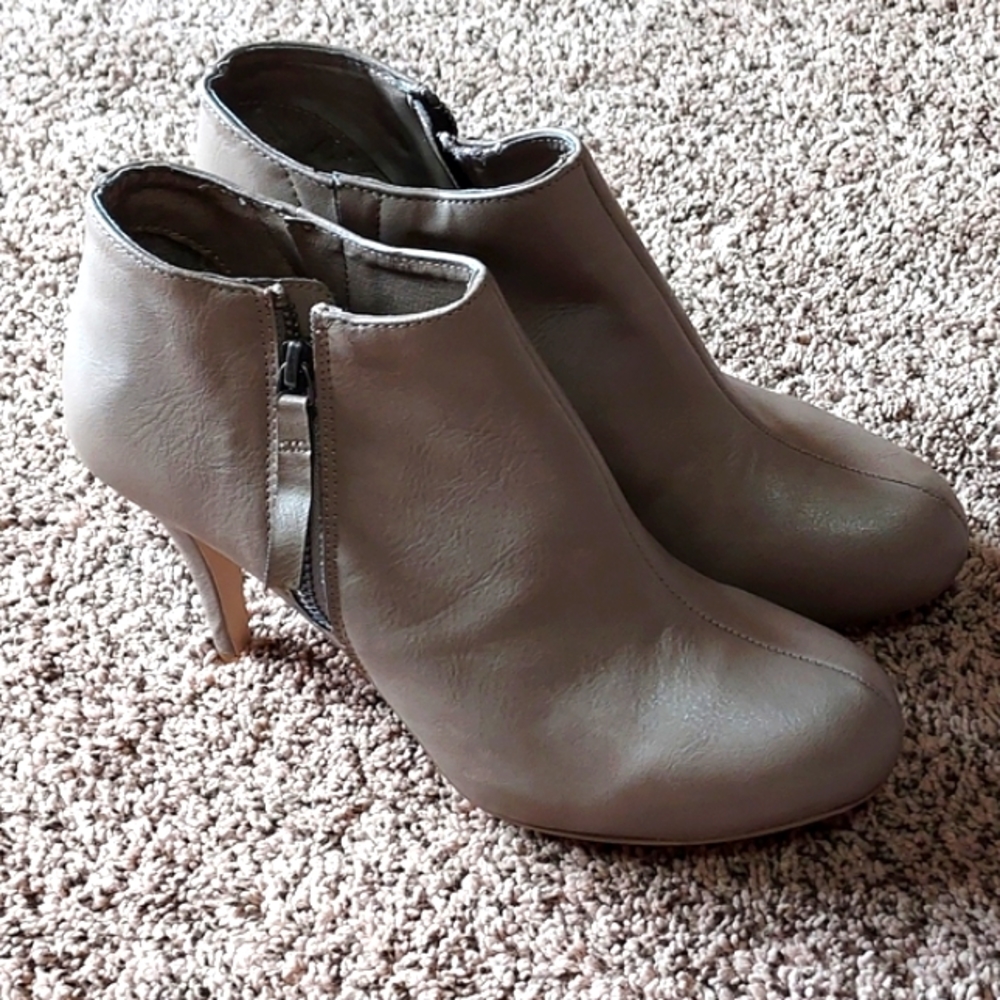 Madden girl ankle boots- color is ginger
